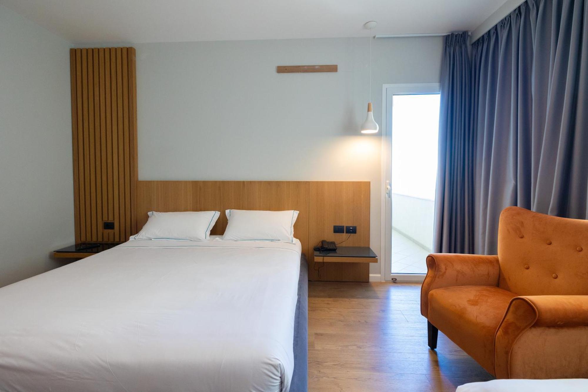 Duka Hotel Vlorë Εξωτερικό φωτογραφία