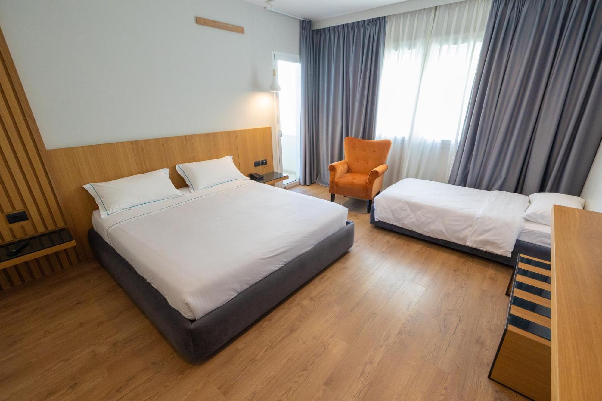 Duka Hotel Vlorë Εξωτερικό φωτογραφία